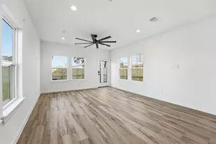 530 N 4th St, La Porte, TX 77571 - Photo 9