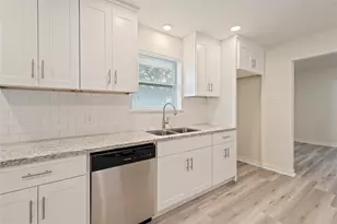 317 W Forrest Ln, Deer Park, TX 77536 - Photo 9