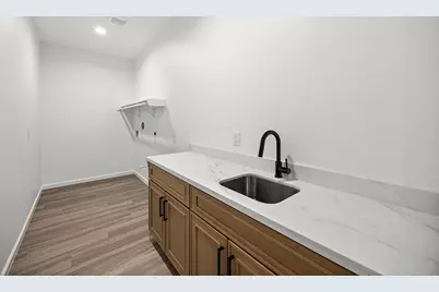 10426 Royal Oaks Drive, Houston, TX 77016 - Photo 19