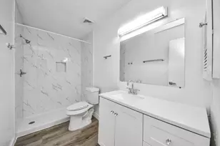 11627 Bowlan Ln, Houston, TX 77035 - Photo 9