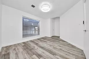 11627 Bowlan Ln, Houston, TX 77035 - Photo 9