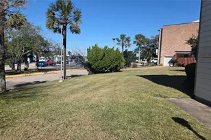 7078 N Holiday Dr, Galveston, TX 77550 - Photo 33