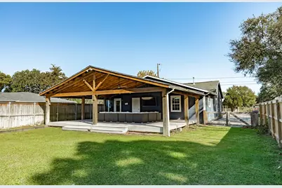 1614 Avenue F, Danbury, TX 77534 - Photo 21