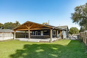 1614 Avenue F, Danbury, TX 77534 - Photo 21