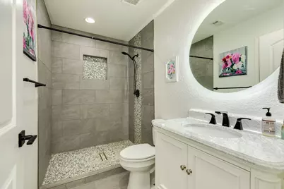 1614 Avenue F, Danbury, TX 77534 - Photo 17