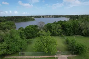 206 Avenue L, Baytown, TX 77520 - Photo 1