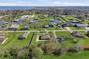 3901 22nd St N, Texas City, TX 77590 - Photo 33