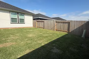 523 Robin St, Angleton, TX 77515 - Photo 33