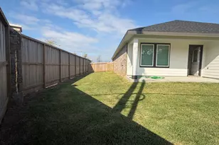 523 Robin St, Angleton, TX 77515 - Photo 35