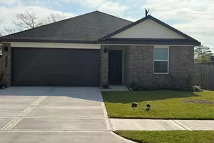523 Robin St, Angleton, TX 77515 - Photo 1