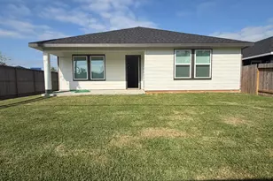 523 Robin St, Angleton, TX 77515 - Photo 31