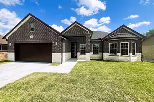 8914 Ivy Spring Ln, Houston, TX 77088 - Photo 1