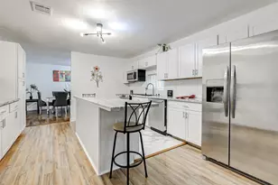 706 Beaumont St, Anahuac, TX 77523 - Photo 23