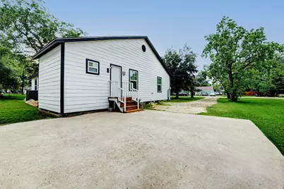 706 Beaumont St, Anahuac, TX 77523 - Photo 21
