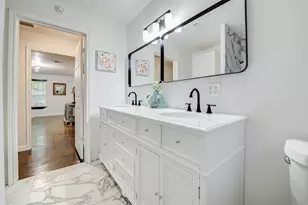 706 Beaumont St, Anahuac, TX 77514 - Photo 9