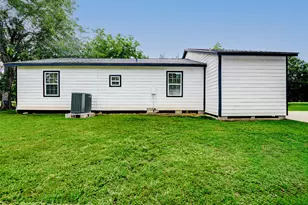 706 Beaumont St, Anahuac, TX 77523 - Photo 25