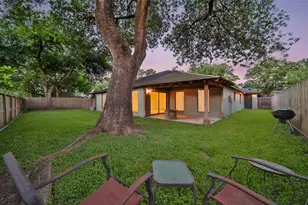 813 E Green Belt Dr, Sugar Land, TX 77498 - Photo 41