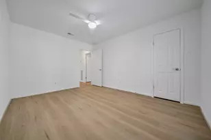 813 E Green Belt Dr, Sugar Land, TX 77498 - Photo 29