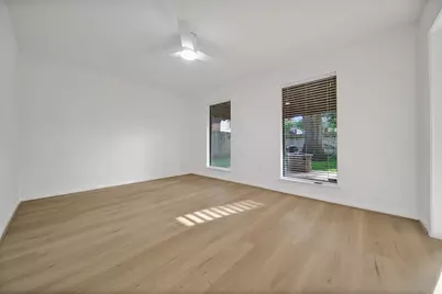 813 E Green Belt Drive, Sugar Land, TX 77498 - Photo 11