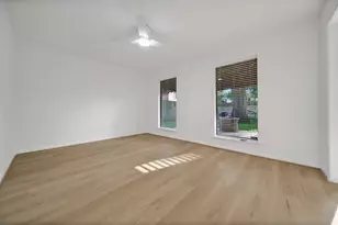 813 E Green Belt Dr, Sugar Land, TX 77498 - Photo 11