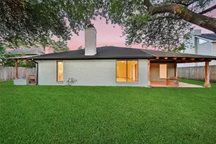 813 E Green Belt Dr, Sugar Land, TX 77498 - Photo 35