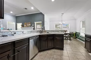 7905 Livingston St, Houston, TX 77051 - Photo 9