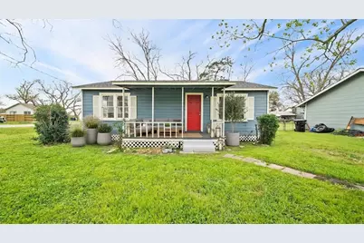 234 E Texas Street, Brazoria, TX 77422 - Photo 1