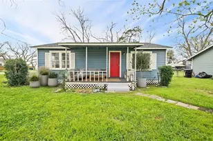 234 E Texas St, Brazoria, TX 77422 - Photo 1