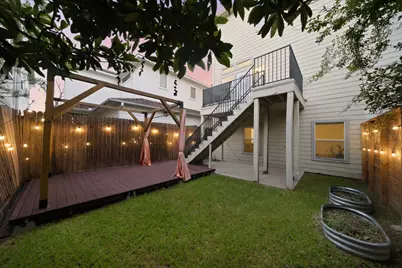 907 Lawrence Street, Houston, TX 77008 - Photo 1