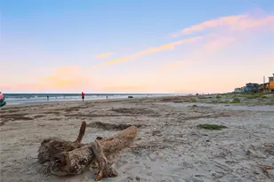 4119 Surf Dr, Galveston, TX 77554 - Photo 3