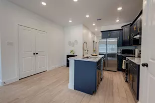 5122 Southwind St, Houston, TX 77033 - Photo 9