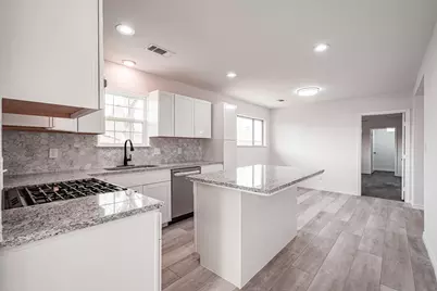 204 Dyer Avenue, Baytown, TX 77520 - Photo 11