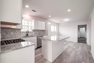 204 Dyer Ave, Baytown, TX 77520 - Photo 11