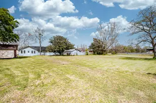 204 Dyer Ave, Baytown, TX 77520 - Photo 23