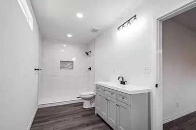 204 Dyer Avenue, Baytown, TX 77520 - Photo 13