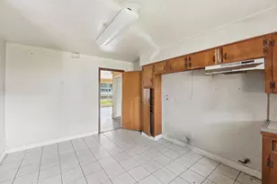 11614 Mullins Dr, Houston, TX 77035 - Photo 13