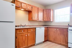 1221 Bayou Shore Dr, Galveston, TX 77551 - Photo 5