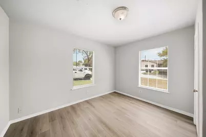 5303 Ridgeway Drive, Houston, TX 77033 - Photo 5