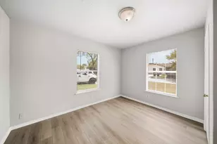 5303 Ridgeway Dr, Houston, TX 77033 - Photo 5
