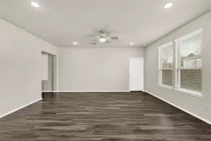 2210 Timberland Country Ct, Conroe, TX 77304 - Photo 9