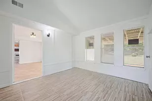 227 N Austin Dr, Angleton, TX 77515 - Photo 31