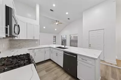 4735 Woodford Street, Baytown, TX 77521 - Photo 17