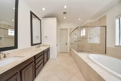 3229 Maxroy Street, Houston, TX 77008 - Photo 3