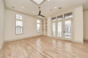 3229 Maxroy St, Houston, TX 77008 - Photo 9