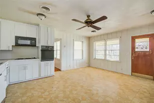 701 Blair St, West Columbia, TX 77486 - Photo 13