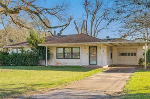 701 Blair St, West Columbia, TX 77486 - Photo 1