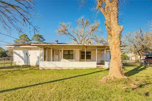 701 Blair St, West Columbia, TX 77486 - Photo 7