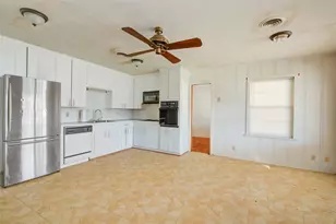 701 Blair St, West Columbia, TX 77486 - Photo 17