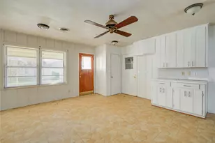 701 Blair St, West Columbia, TX 77486 - Photo 15