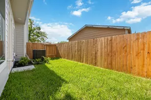 1208 E 26th St, Houston, TX 77009 - Photo 7